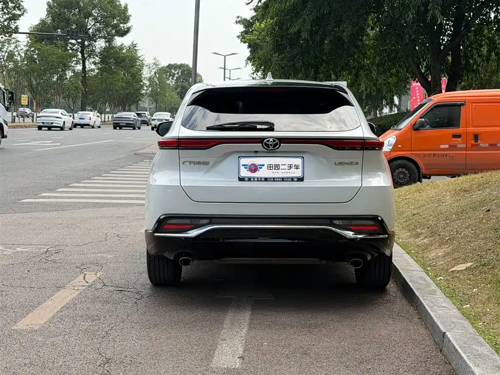 Toyota Venza 2023 2.0L CVT Luxury