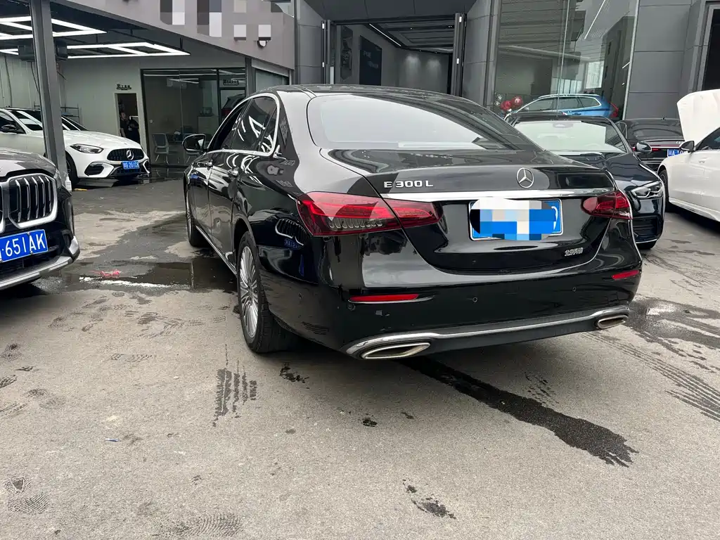 Mercedes-Benz E-Class — миниатюра 7