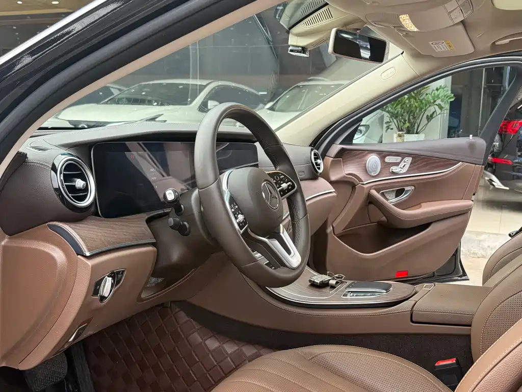 Mercedes-Benz E-Class — миниатюра 6