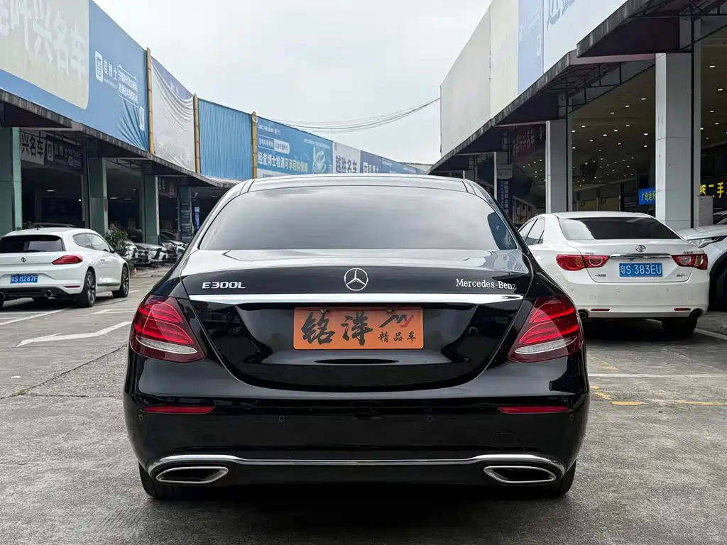 Mercedes-Benz E-Class — миниатюра 21