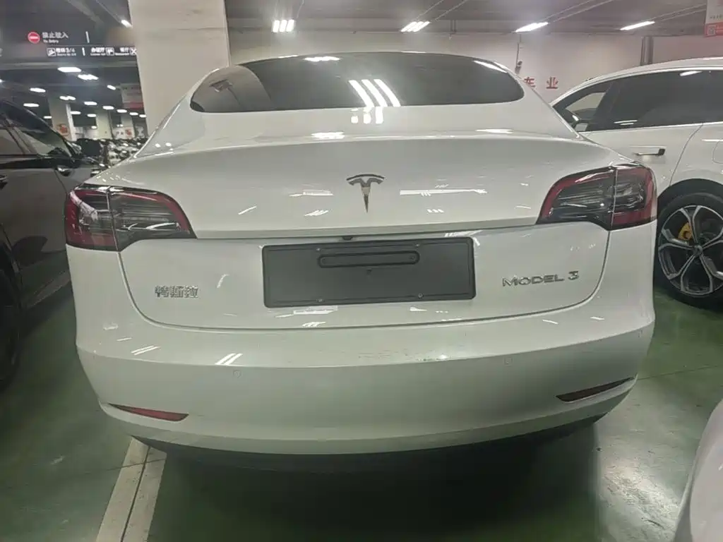 Tesla Model 3 — миниатюра 6