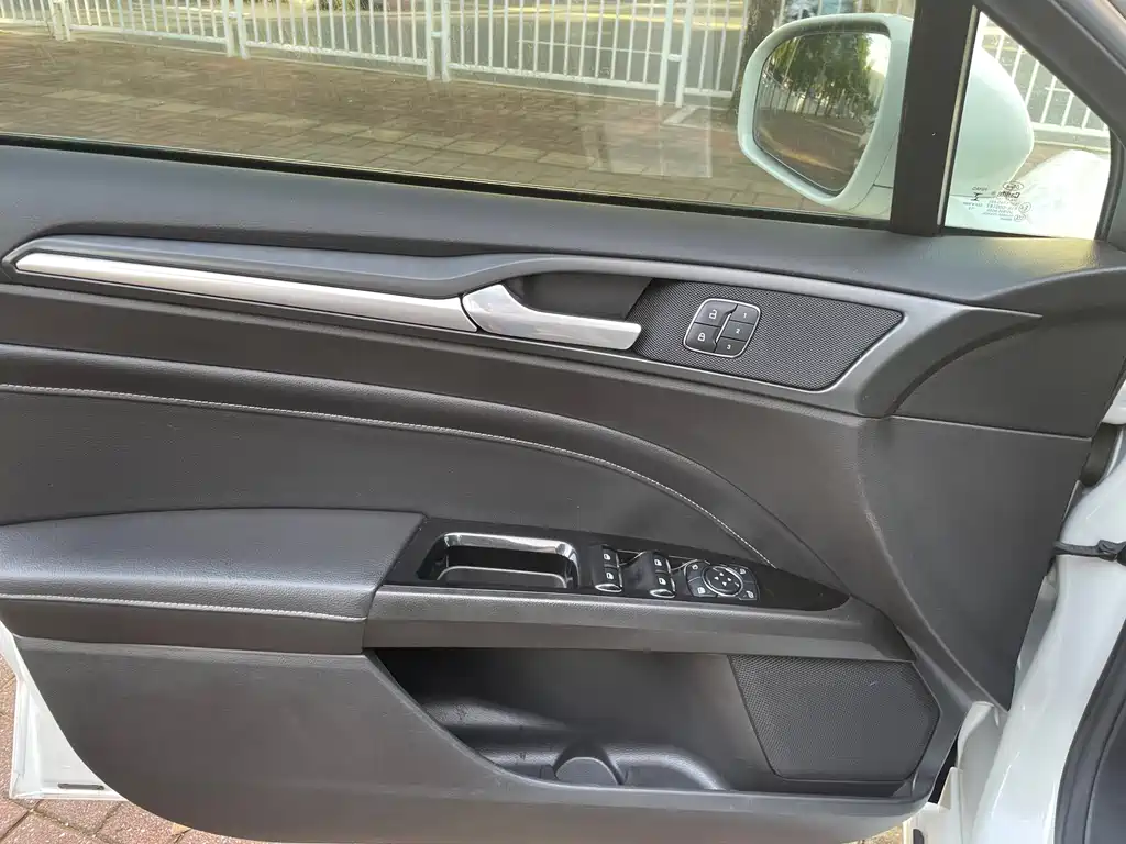 Ford Mondeo — миниатюра 21