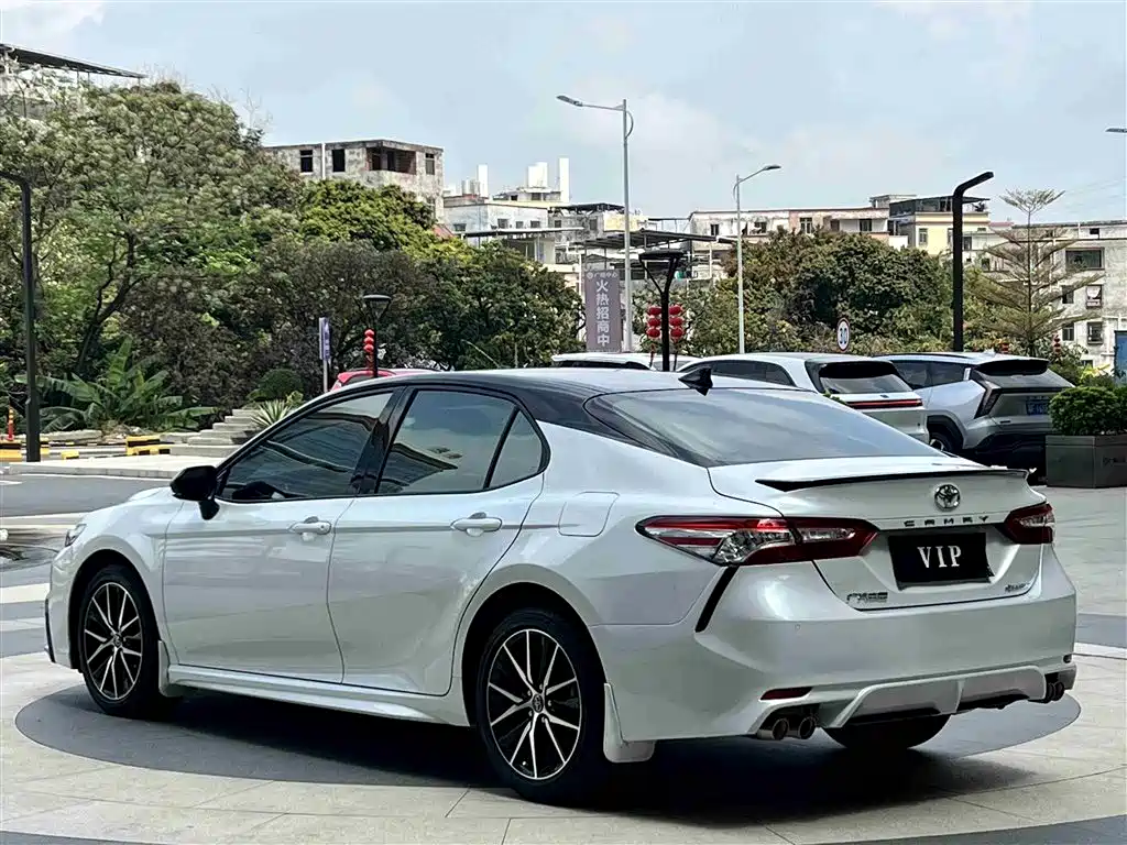 TOYOTA CAMRY