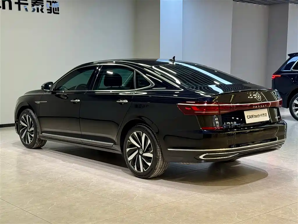 Volkswagen Passat 2025 380TSI