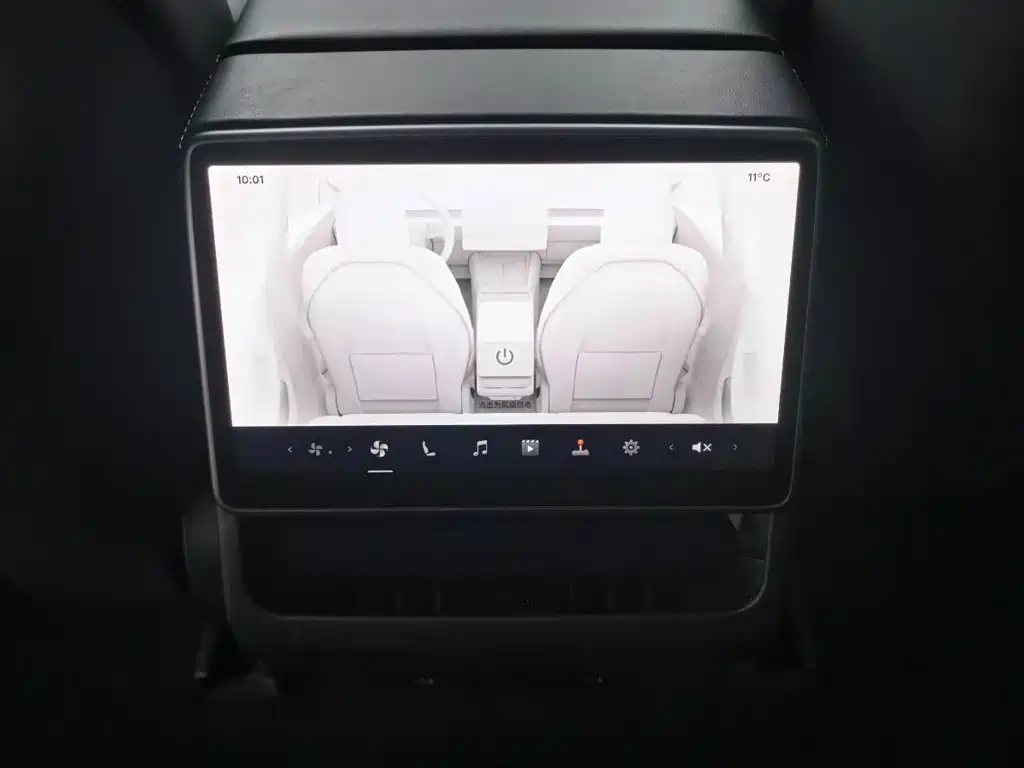 Tesla Model 3 — миниатюра 9