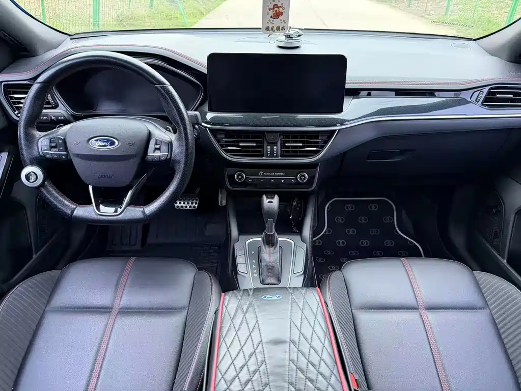 Ford Focus Sedan EcoBoost 180 Auto ST Line, фото 8