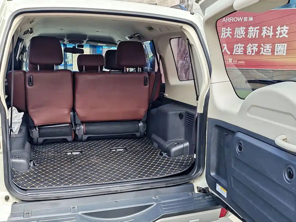 Mitsubishi Pajero (Import) — миниатюра 6