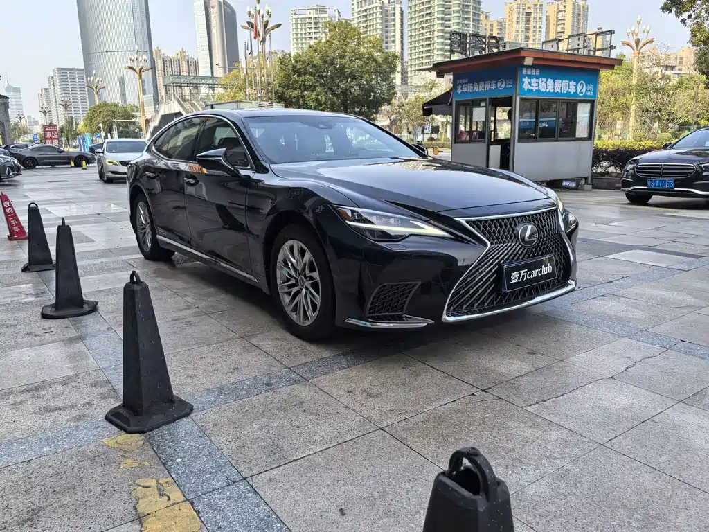 Lexus LS 2021 500h Luxury
