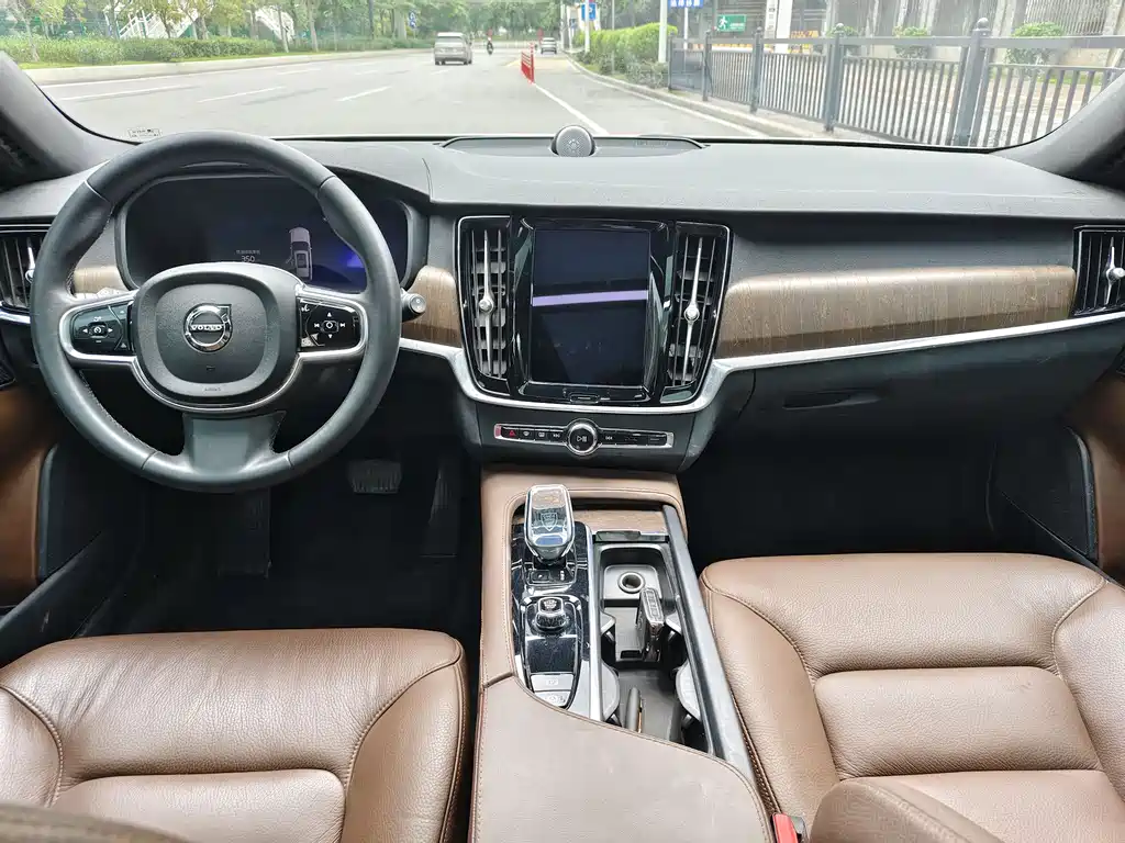 Volvo V90 2023 Cross Country B5 AWD