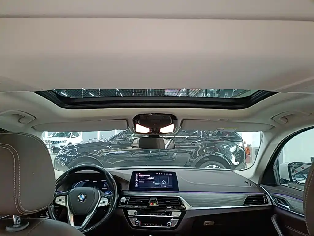 BMW 5 Series New Energy — миниатюра 18