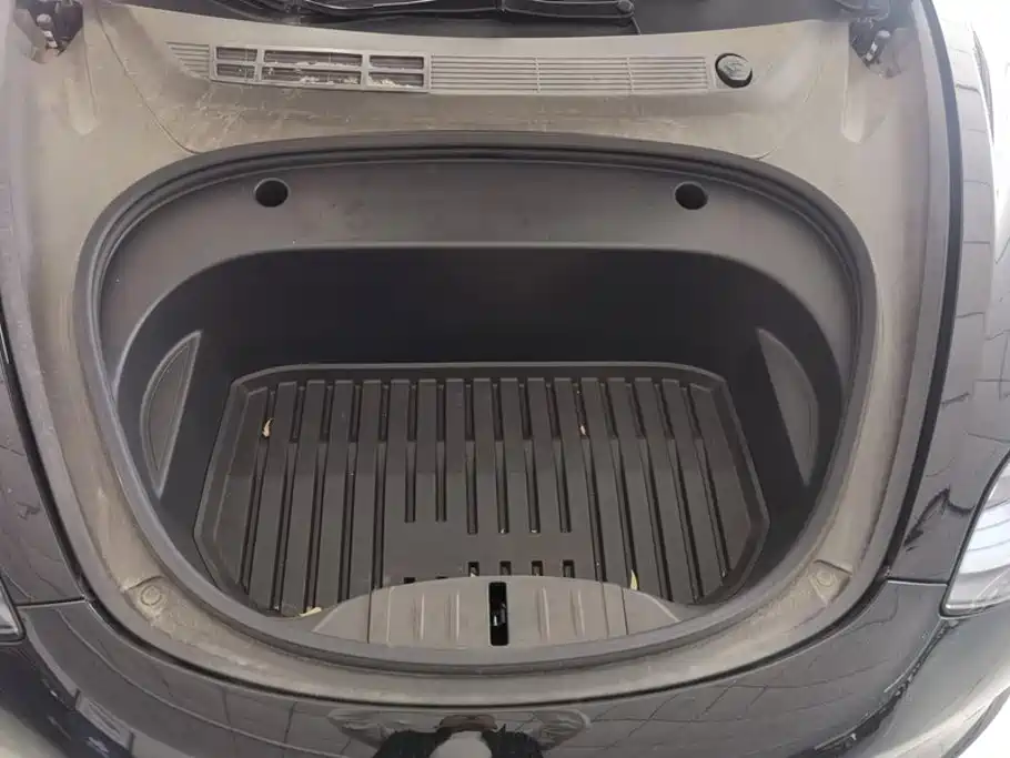 Tesla Model 3 — миниатюра 10