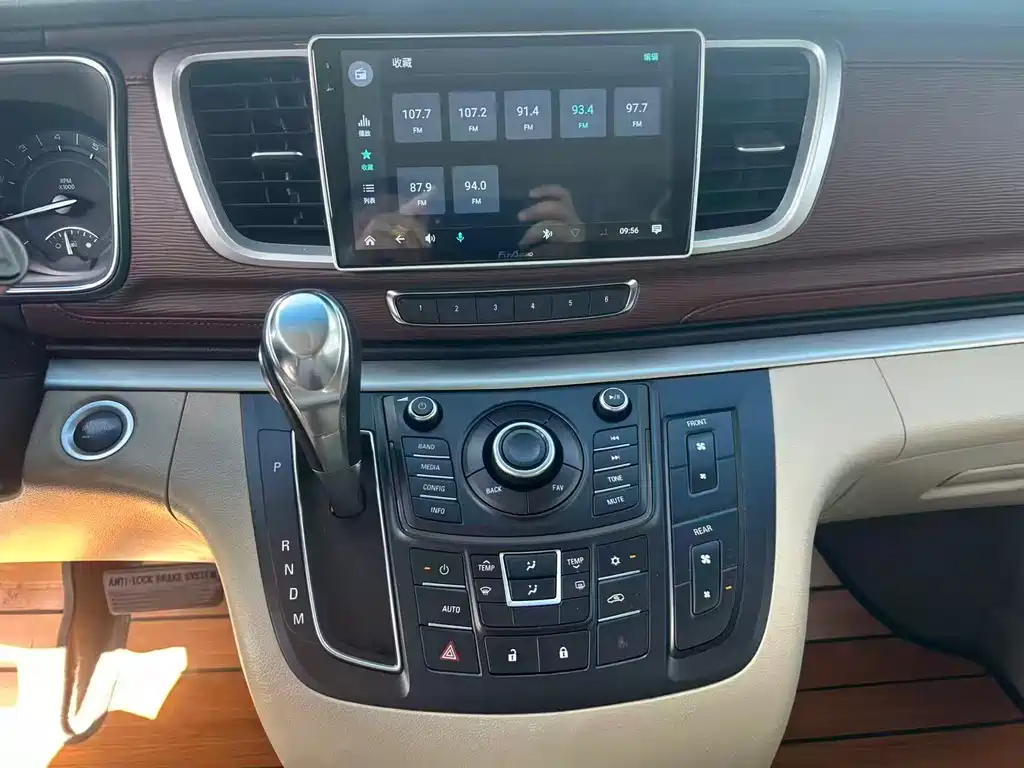 Buick GL8 — миниатюра 8
