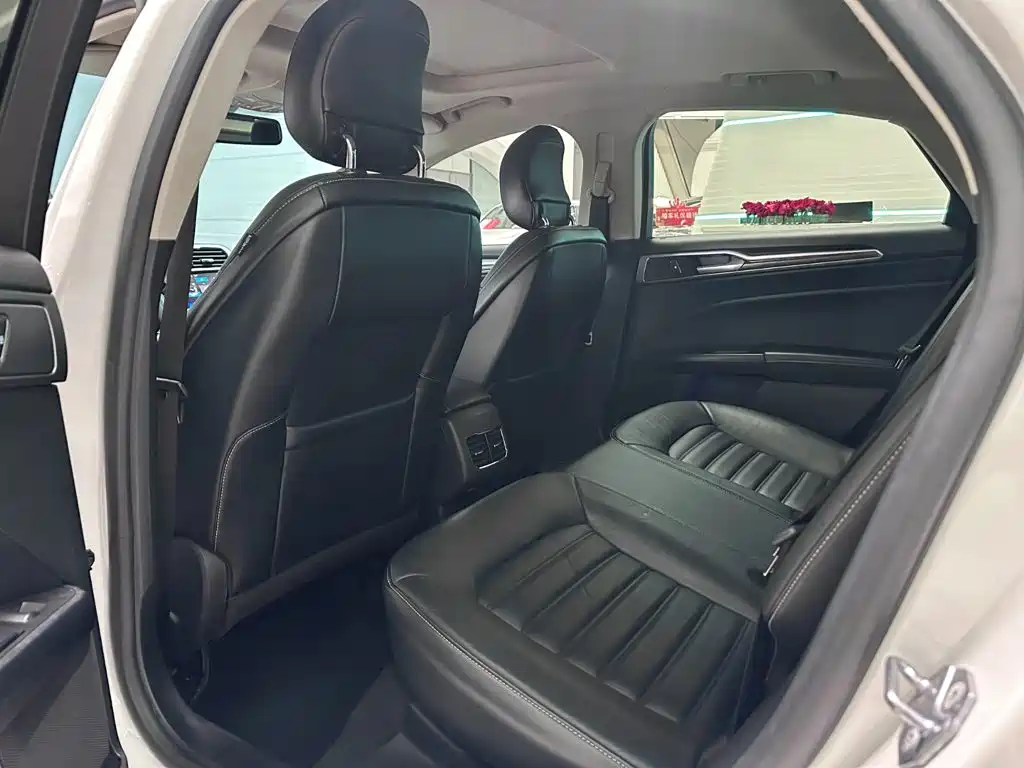 Ford Mondeo — миниатюра 8