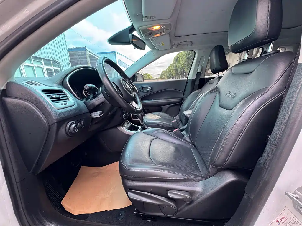 Jeep Compass — миниатюра 7