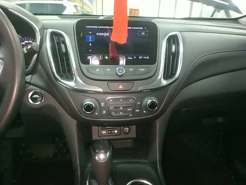 Chevrolet Equinox — миниатюра 13