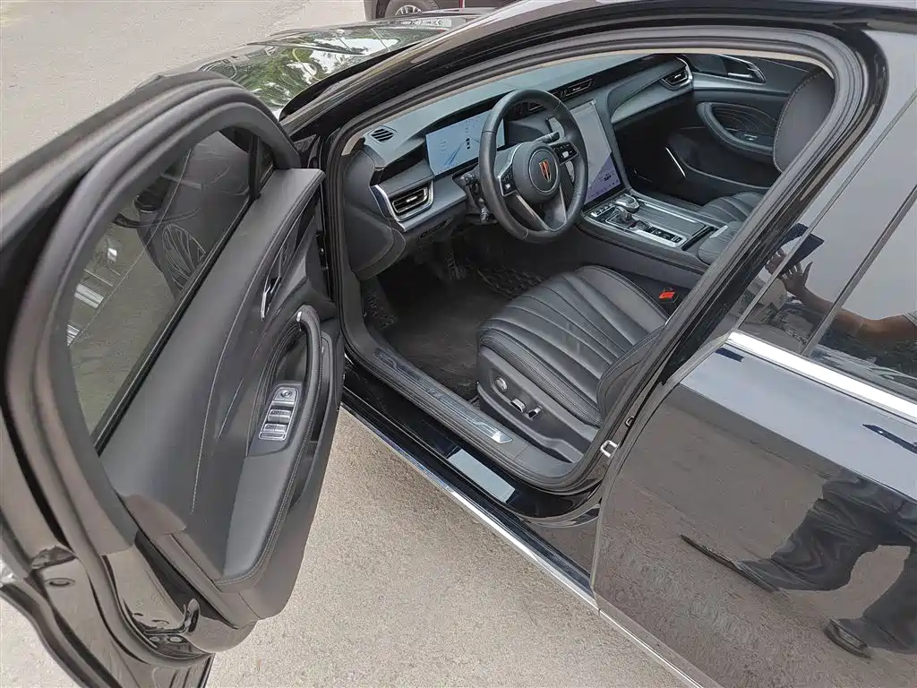 Hongqi H5 2024 2.0T Auto Connected Flagship Smooth Edition