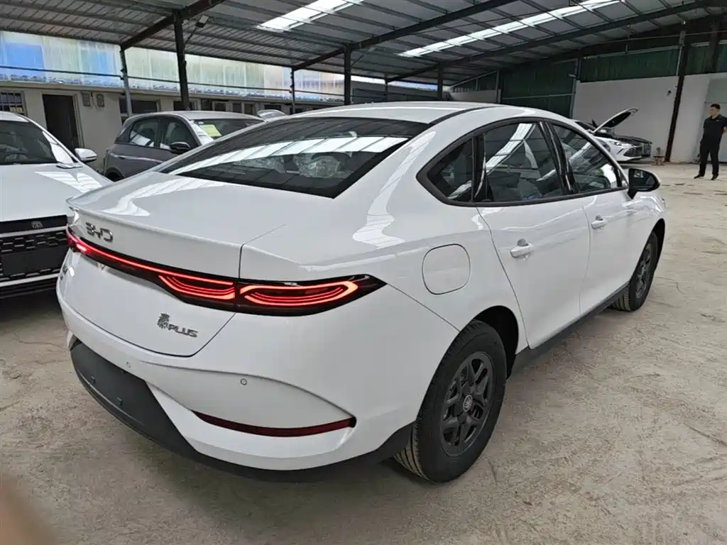 BYD Qin Plus PLUS 2025 DM-i Smart Drive 128KM