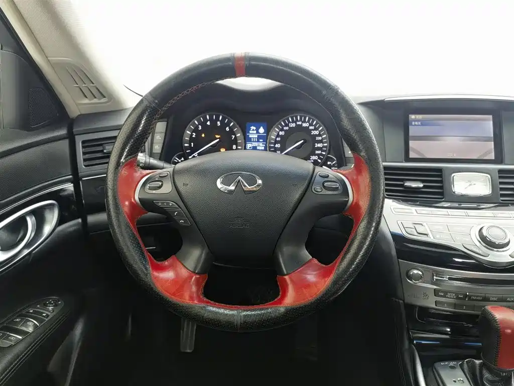 INFINITI Q70