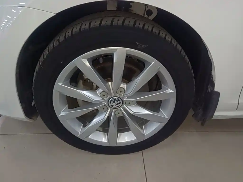 Volkswagen Golf — миниатюра 23