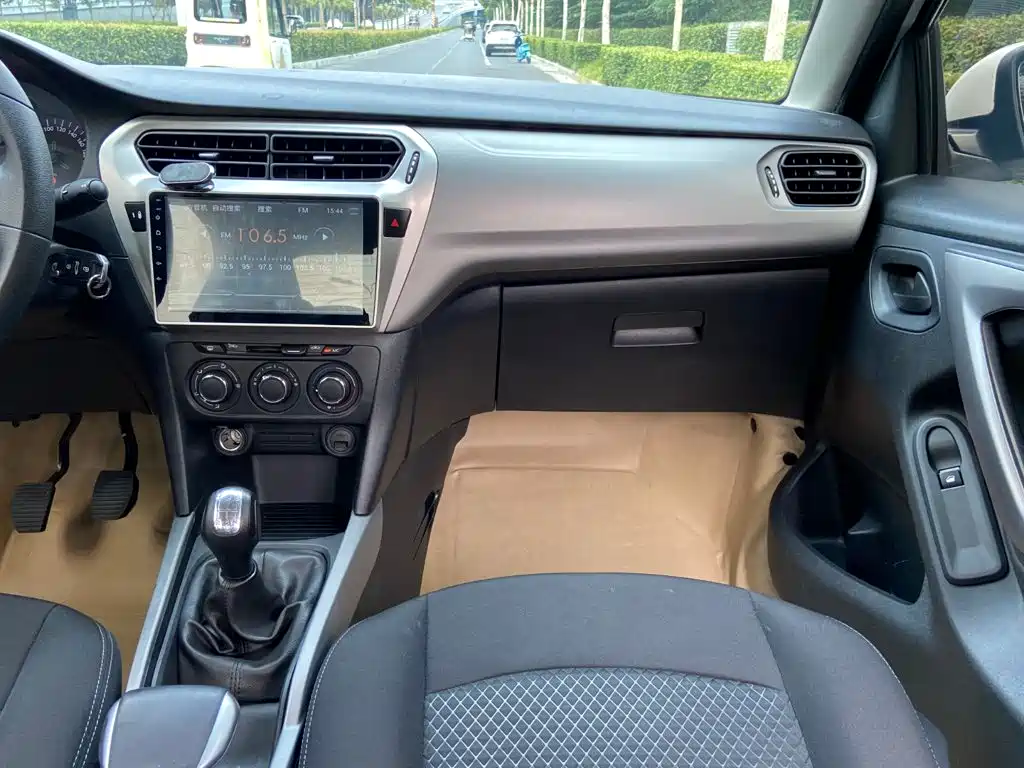 Citroen Elysee — миниатюра 9