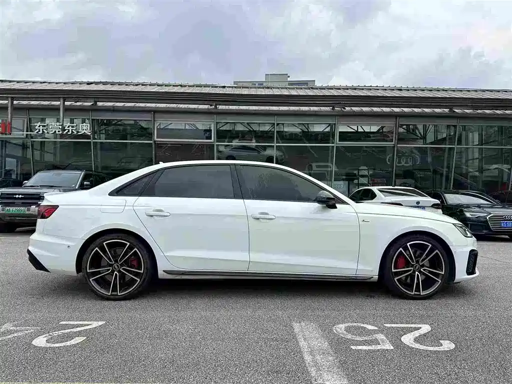 Audi A4L 2023 45 TFSI quattro
