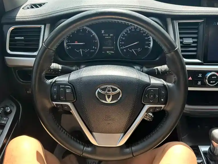 TOYOTA HIGHLANDER