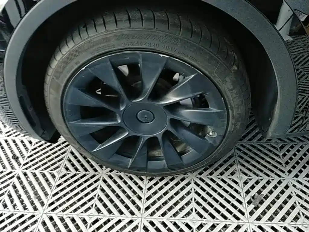 Tesla Model Y — миниатюра 23