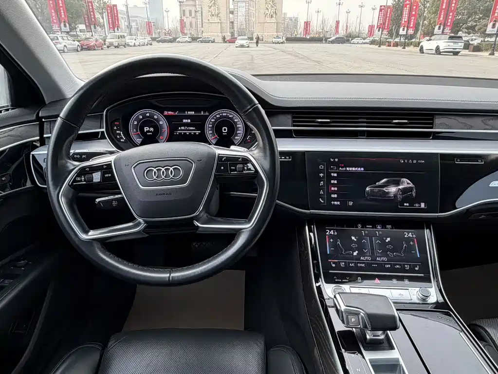 AUDI A8