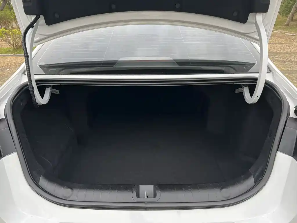 GEELY AUTOMOBILE EMGRAND L HIP