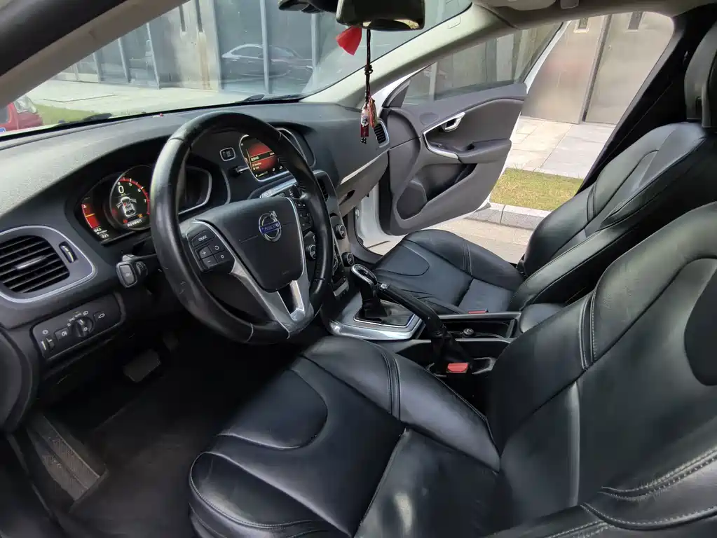 Volvo V40 — миниатюра 9