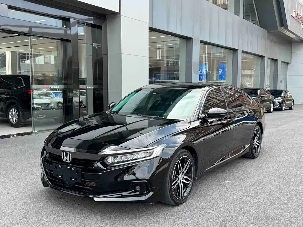Honda Accord 2022 260TURBO Night Vision · Premium Edition