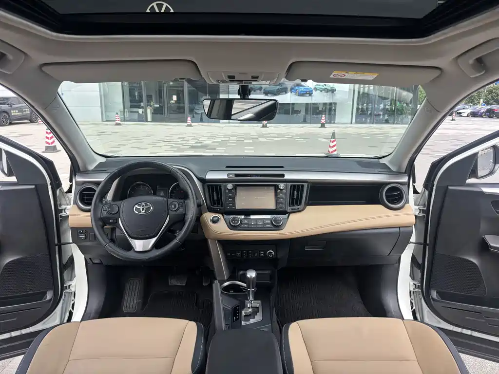 Toyota RAV4 — миниатюра 7