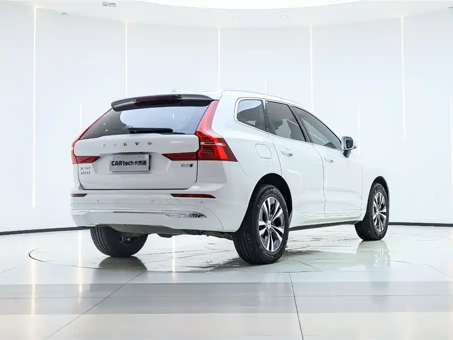 Volvo XC60 2025 B5 Luxury