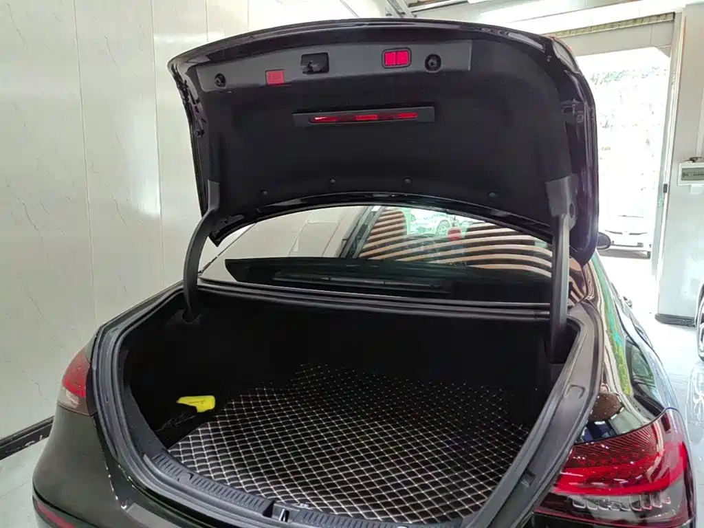 Mercedes-Benz E-Class — миниатюра 19