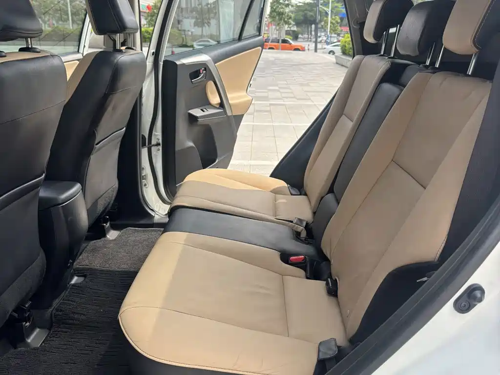 Toyota RAV4 — миниатюра 6