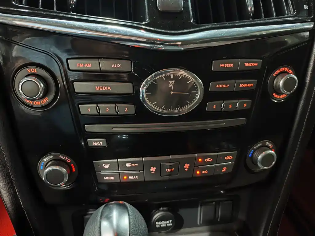 Nissan Patrol — миниатюра 13