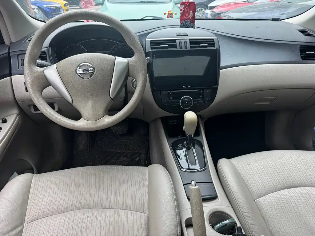 Nissan Tiida — миниатюра 9