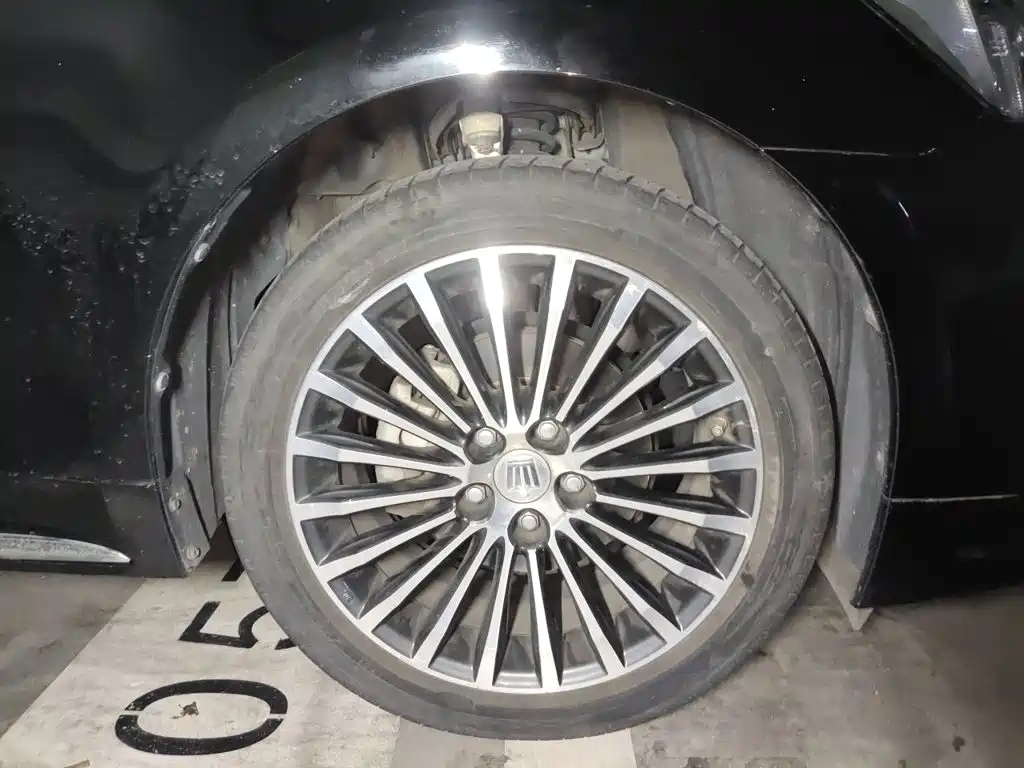 Toyota Crown — миниатюра 8