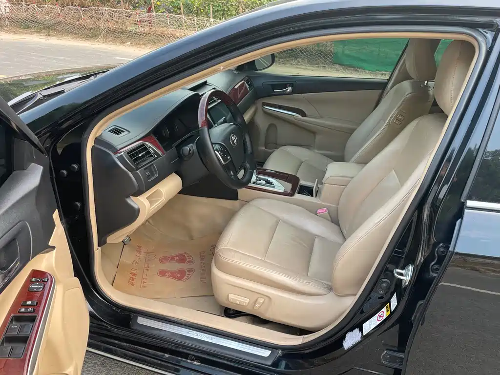Toyota Camry — миниатюра 4