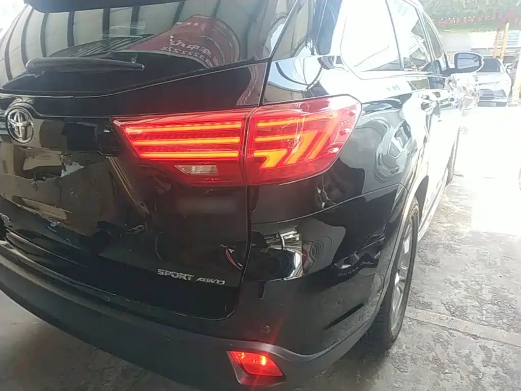 Toyota Highlander 2015 2.0T Luxury 7 мест