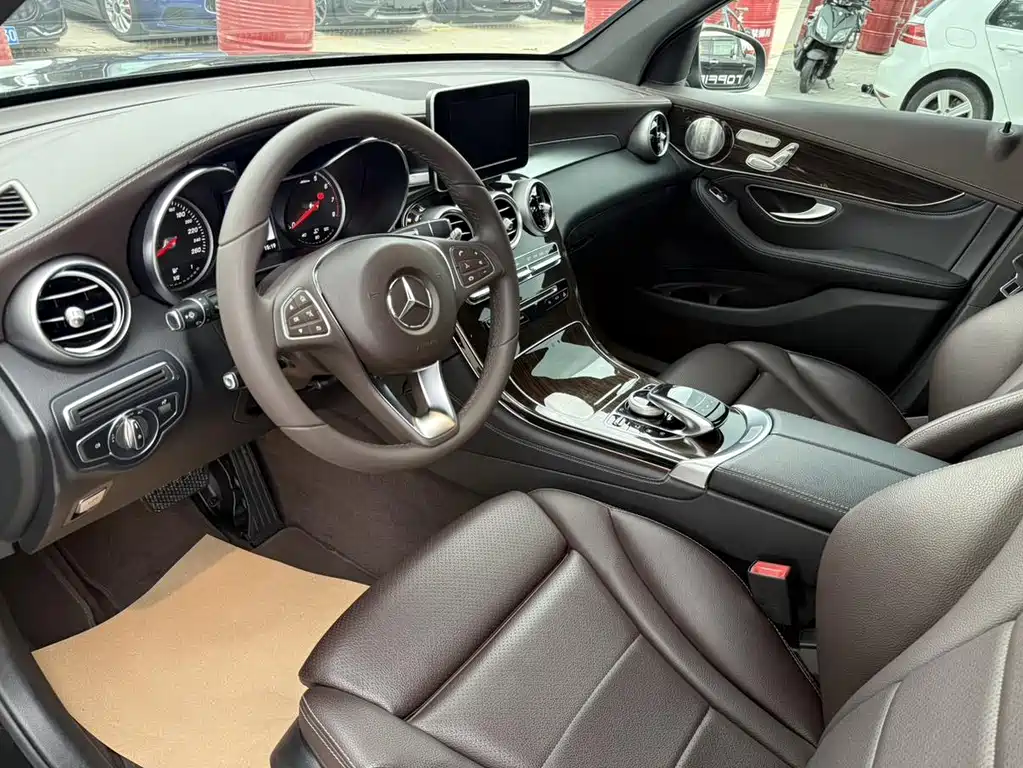 Mercedes-Benz GLC 2017 GLC 260 4MATIC