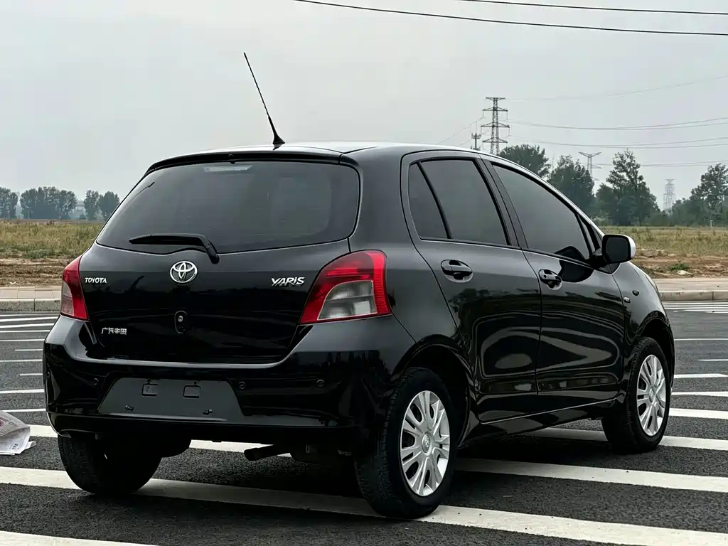 Toyota Yaris — миниатюра 7