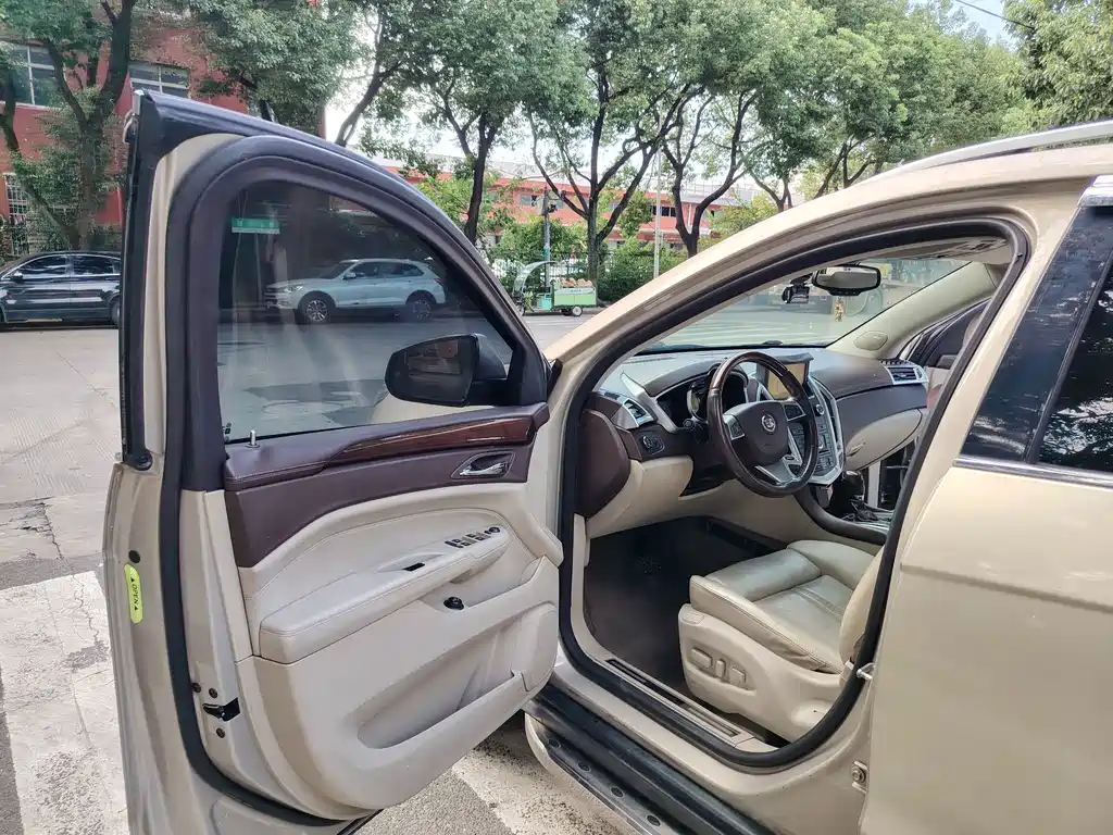 Cadillac SRX — миниатюра 8