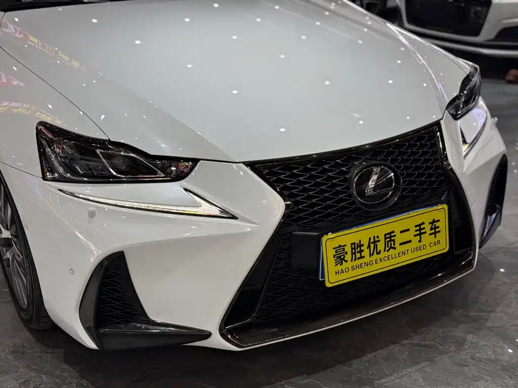 LEXUS IS