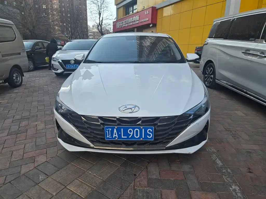 HYUNDAI ELANTRA