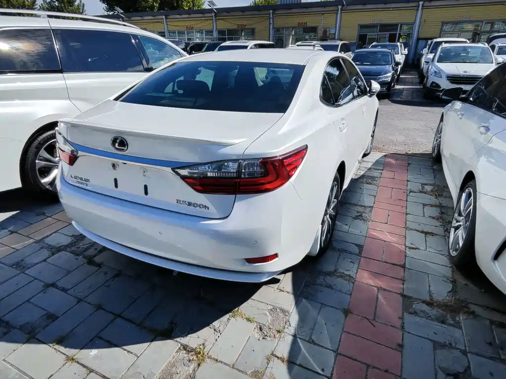 Lexus ES — миниатюра 16