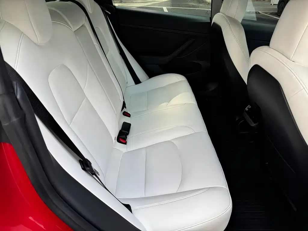 Tesla Model 3 — миниатюра 9