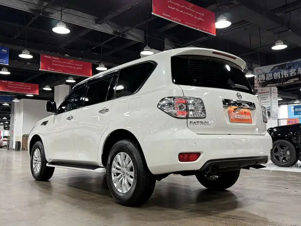Nissan Patrol — миниатюра 7