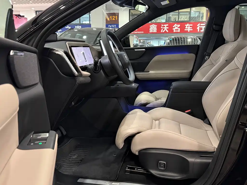 Volvo XC70 PHEV — миниатюра 5