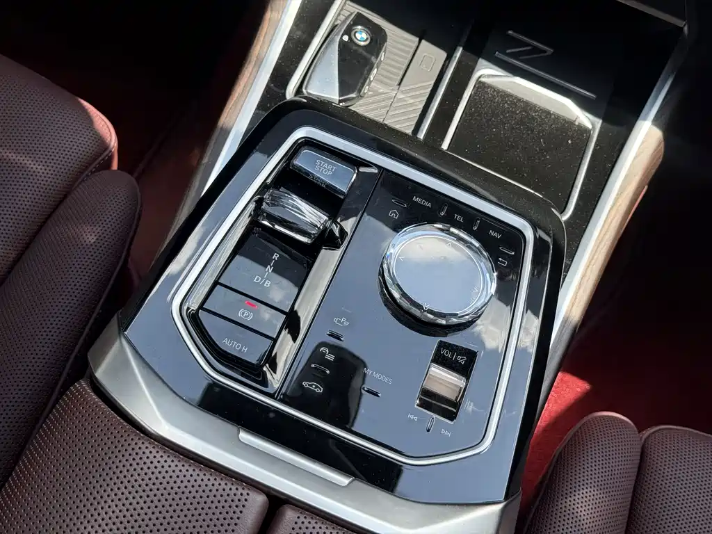 BMW i7 — миниатюра 31